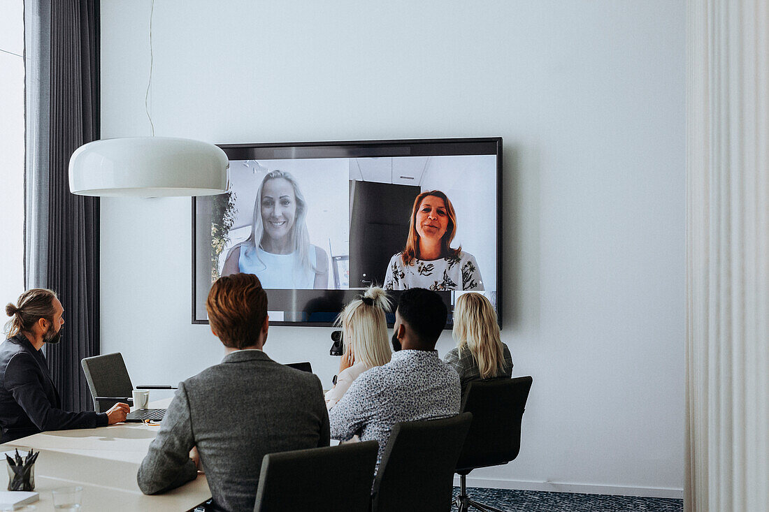 Videokonferenz während eines Geschäftstreffens