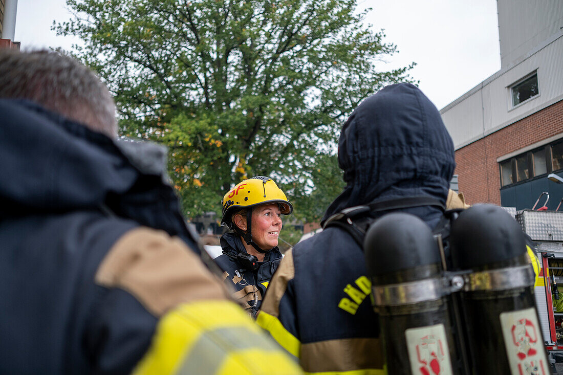 Ansicht von Feuerwehrleuten am Einsatzort