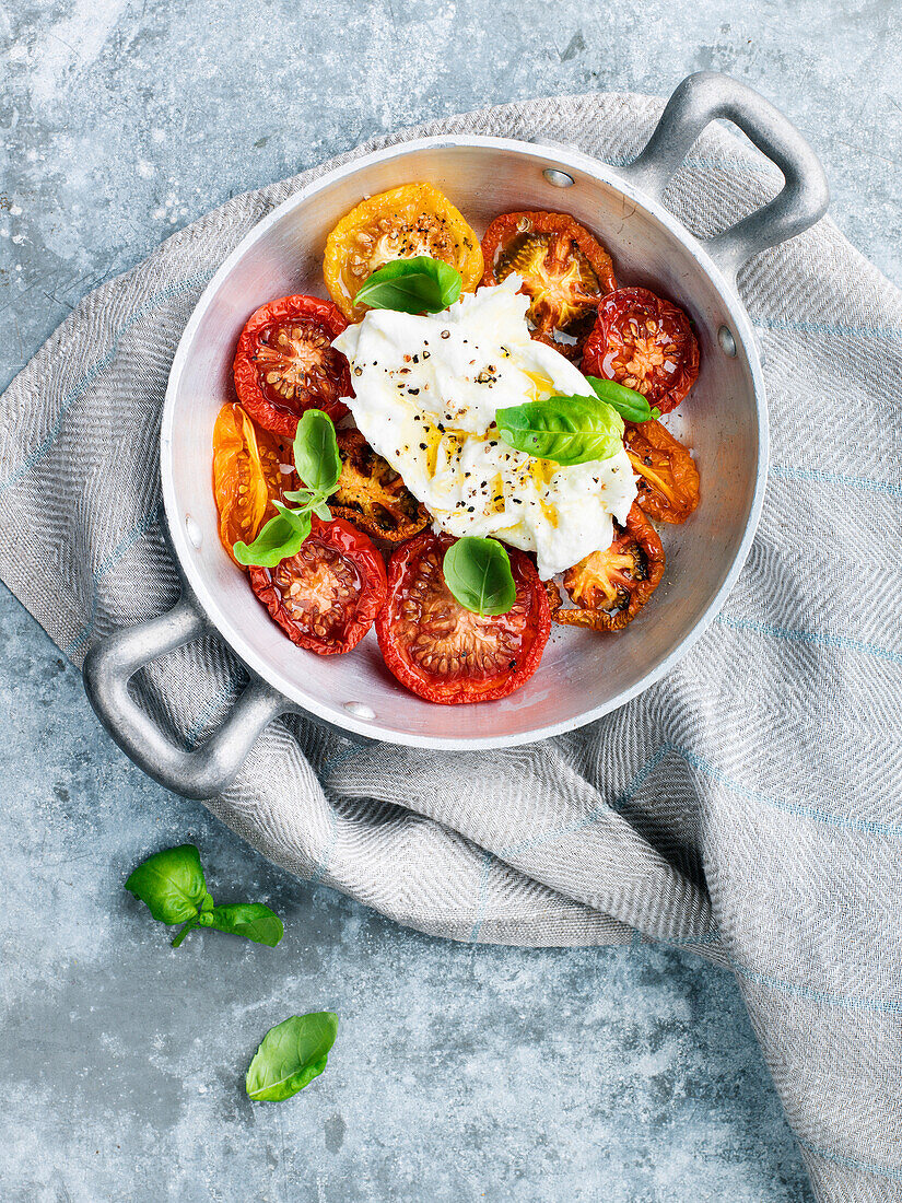 Mozzarella und geröstete Tomaten