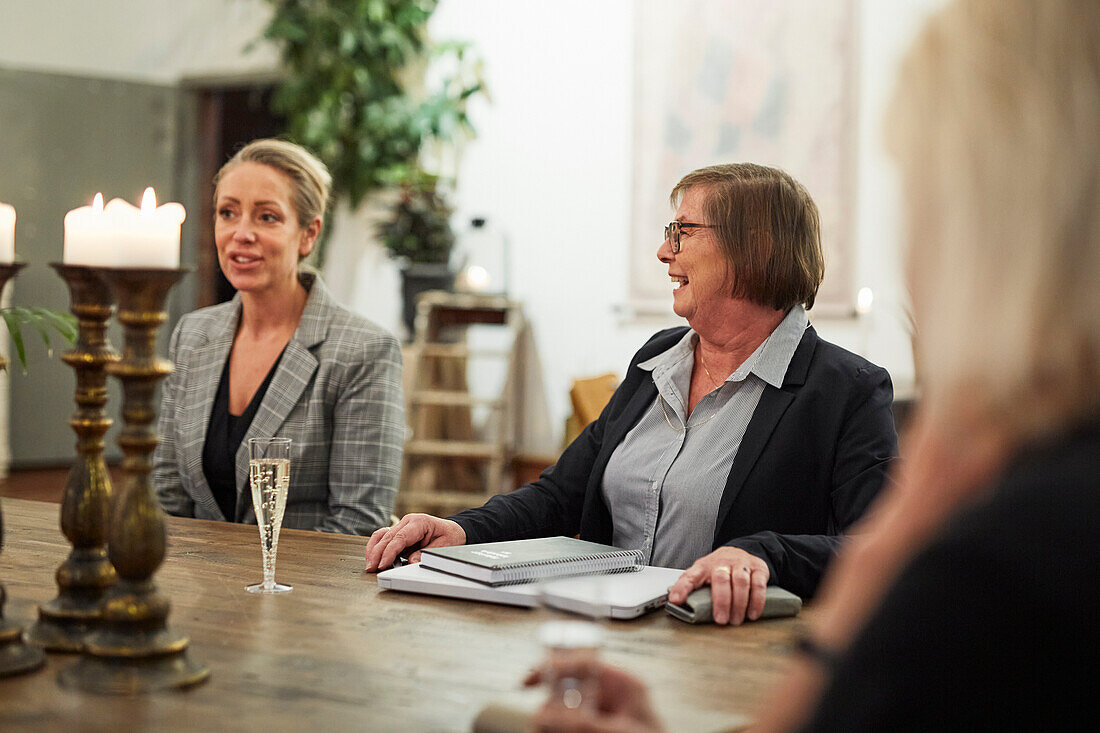 Group of women at meeting in cafe