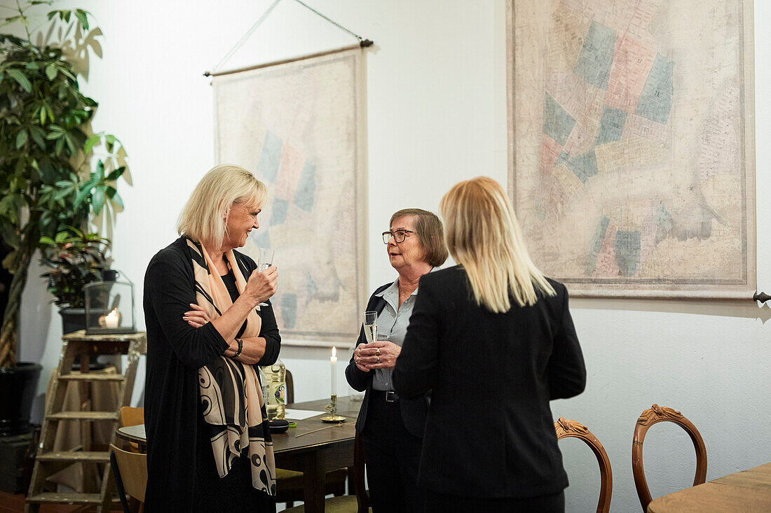 Group of women at meeting in cafe