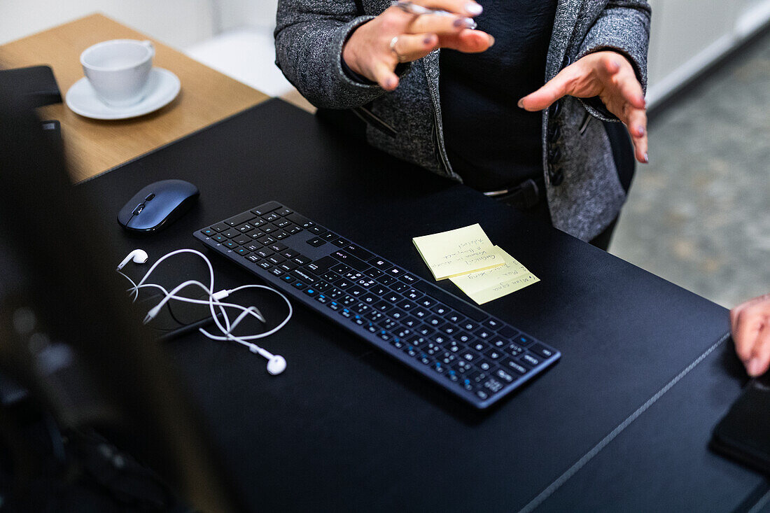 Computer keyboard, mouse, and headphones on desk