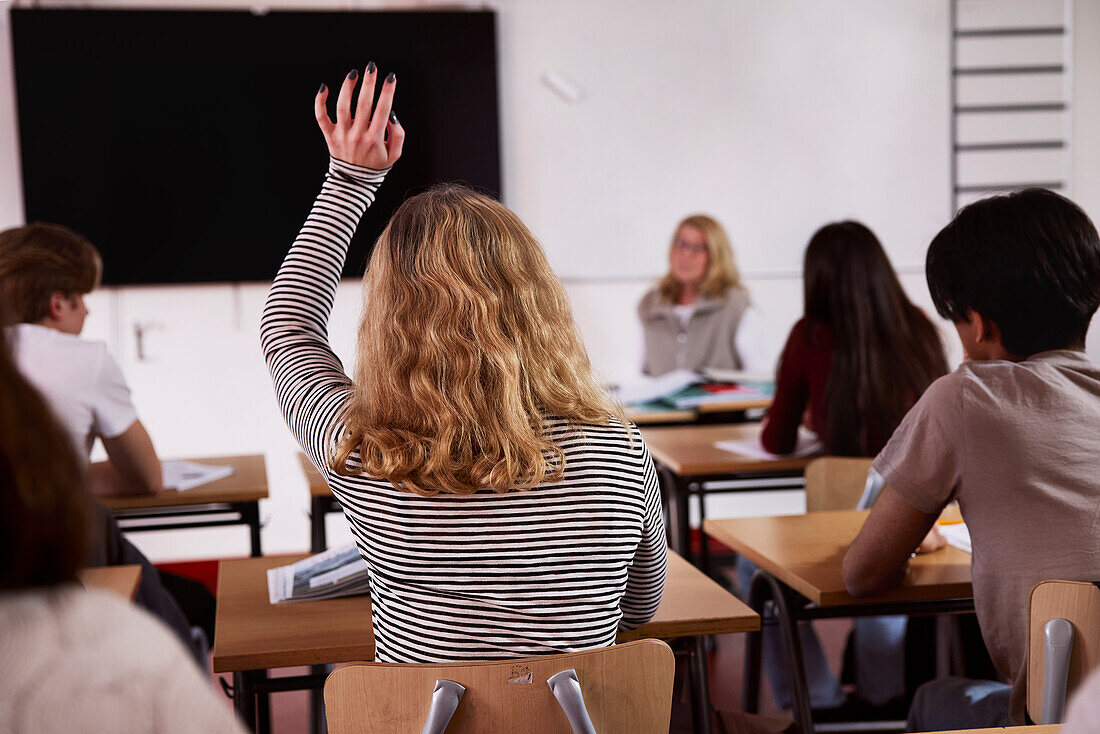 Teenager im Klassenzimmer