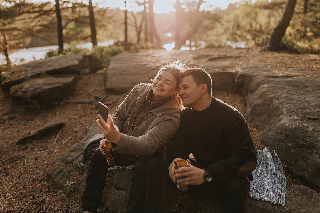 Pärchen macht Selfie