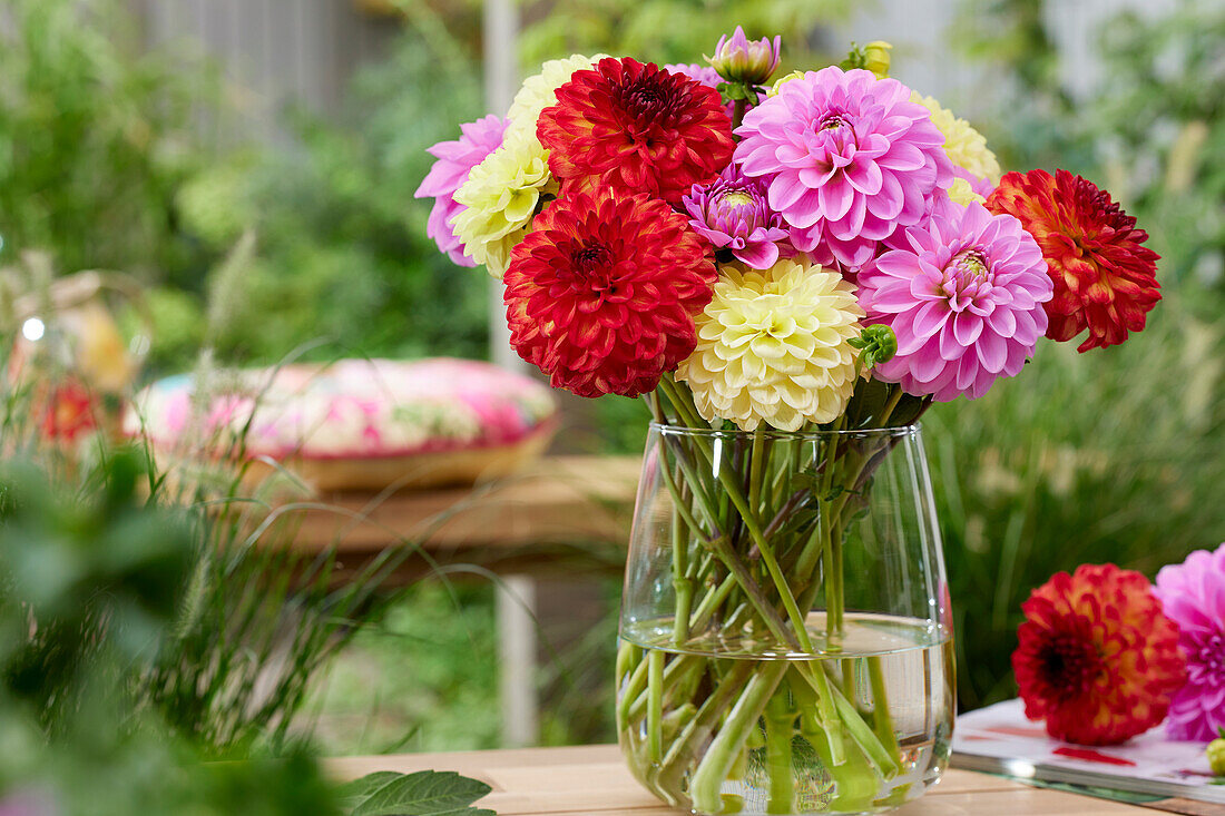 Decorative Dahlia bouquet