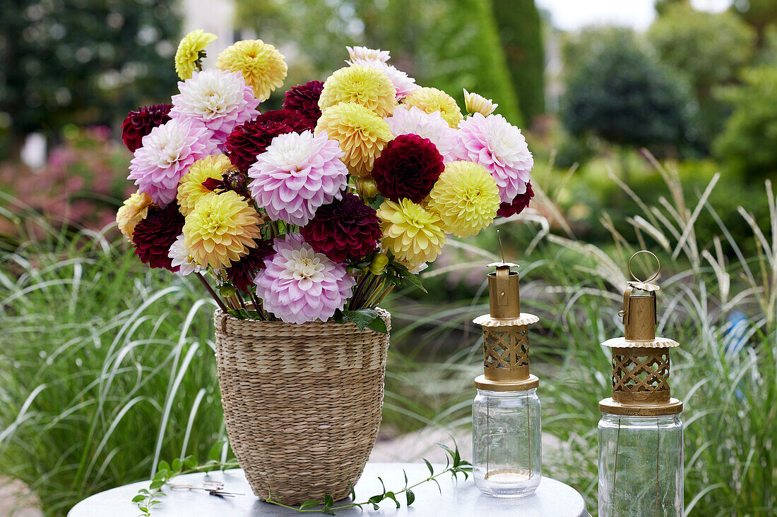 Decorative Dahlia bouquet