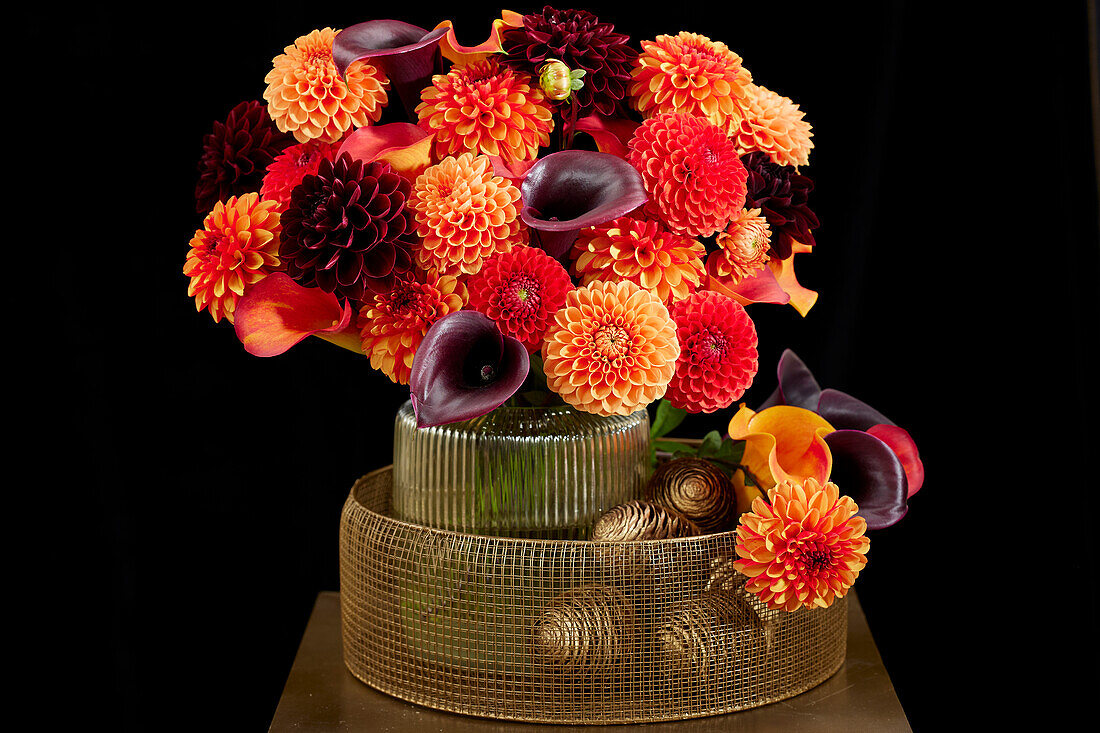 Dahlia and Zantedeschia arrangement