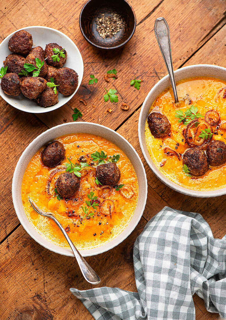 Pumpkin soup with meatballs