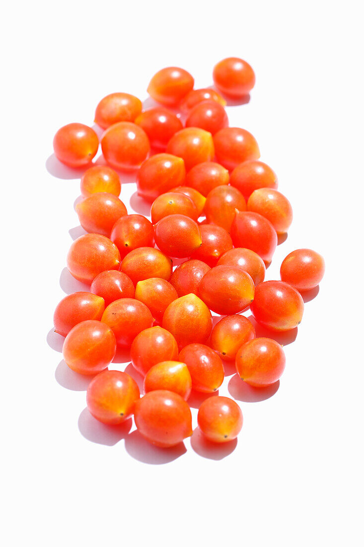 Tomato berries (also wild tomatoes or blackcurrant tomatoes)