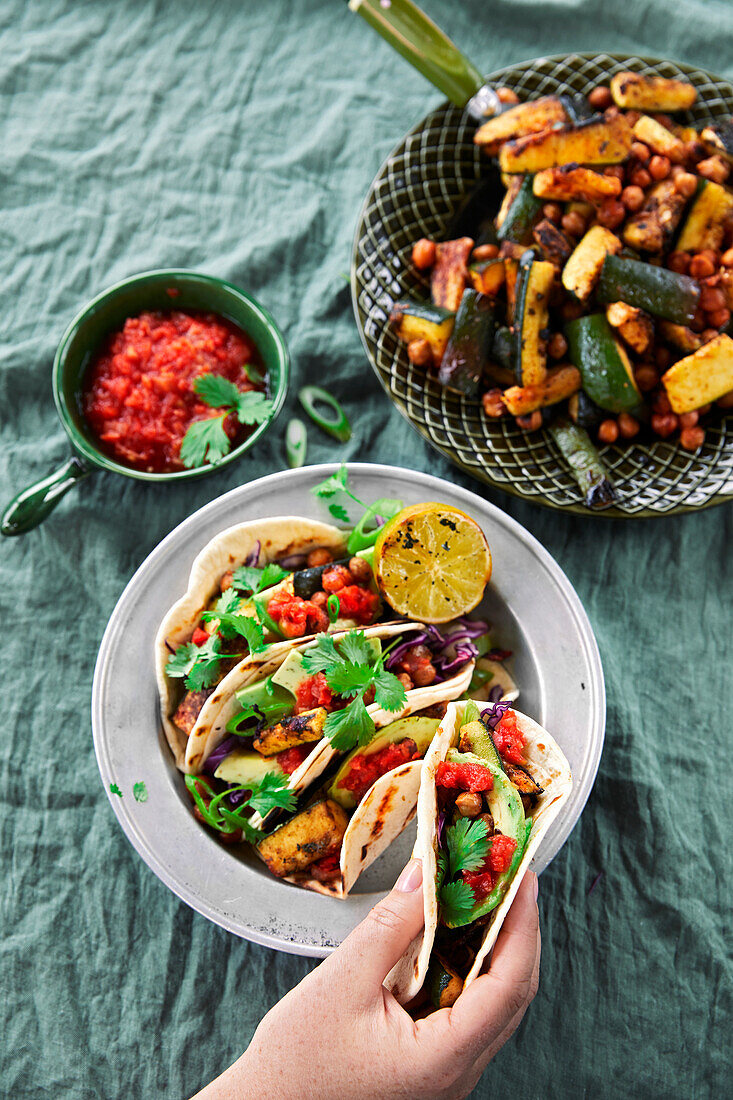 Veggie tacos with grilled zucchini and chickpeas