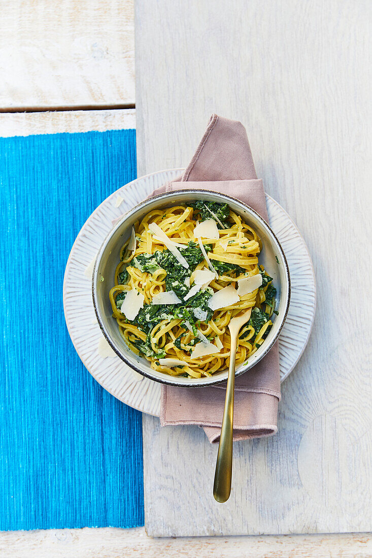 Tagliatelle with spinach and cream cheese sauce