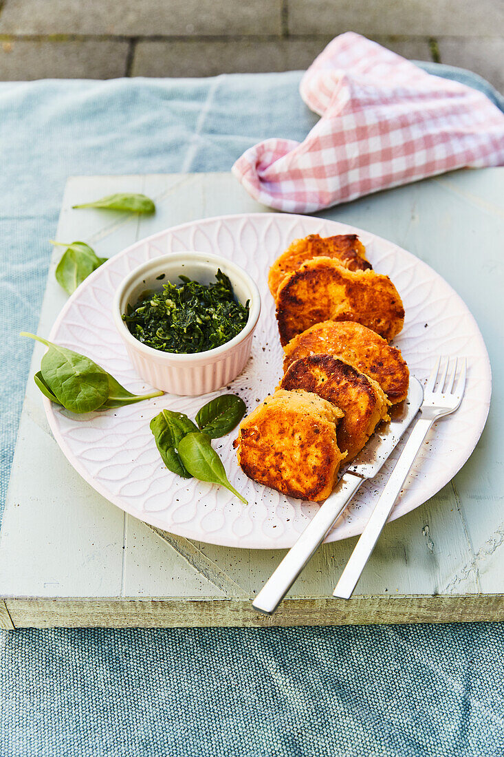 Feta-Frikadellen mit Spinat