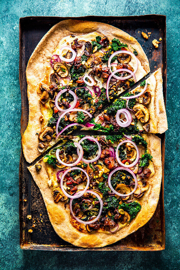 Roggen-Flammkuchen mit Caponata