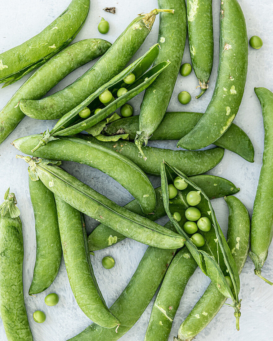 Pea pods, one opened