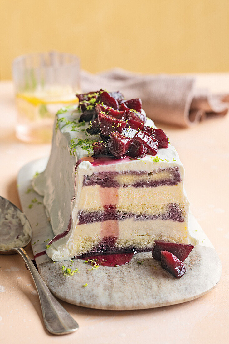 Semifreddo aus gelben Pfirsichen mit Rotwein