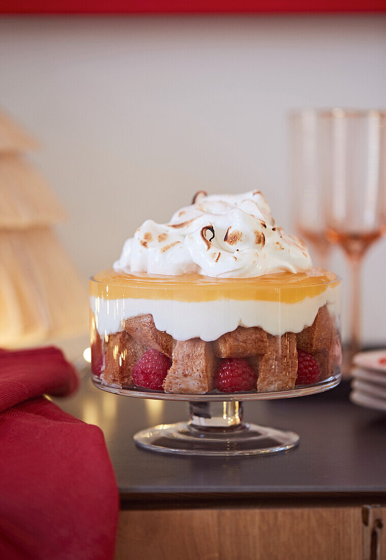 Pandoro-Bowl mit Zitronencreme und Baiser