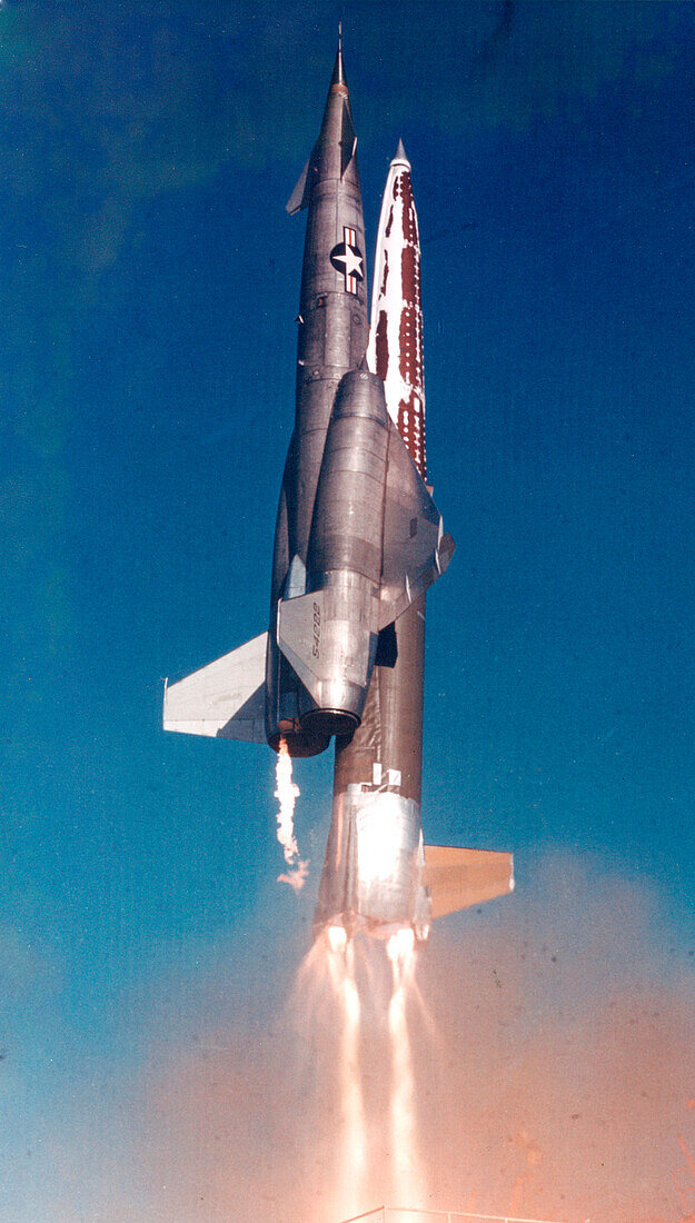 Navaho supersonic missile launch, 1958
