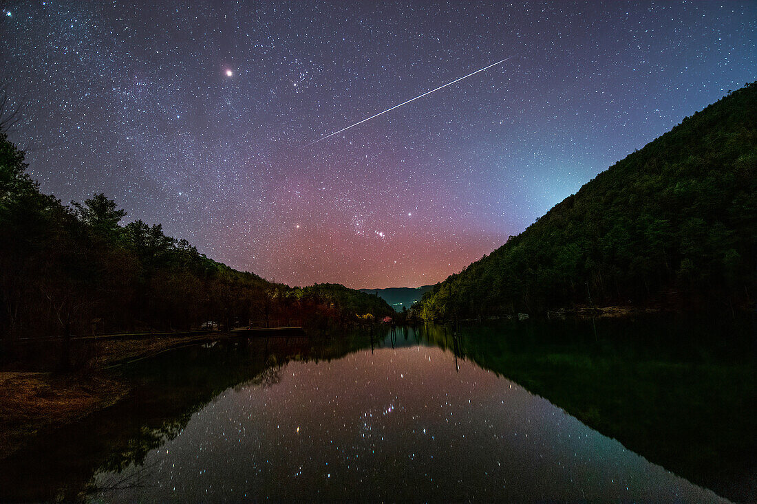 Geminid meteor shower over Blue Moon Valley, China