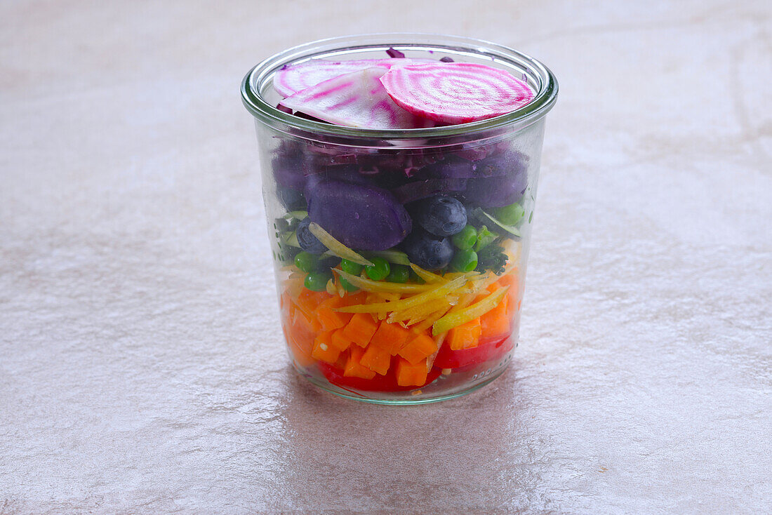 Bunter Salat im Glas