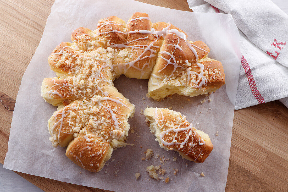 Kranzkuchen aus Hefeteig