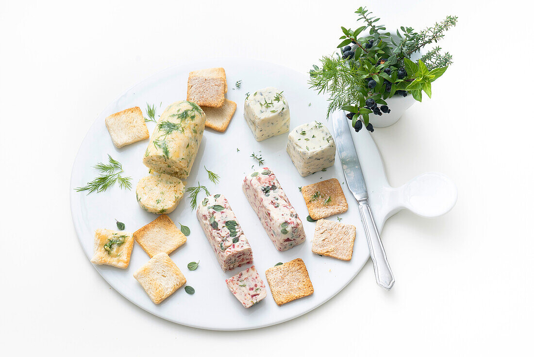 Aromatisierte Butter mit Kräutern und Gewürzen