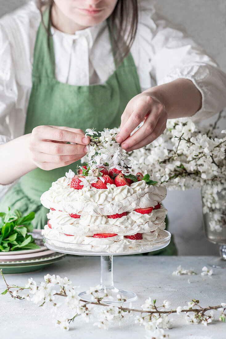 Strawberry pavlova cake