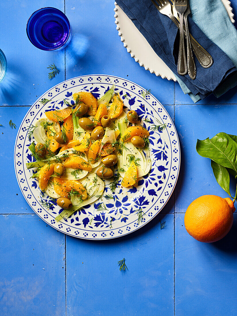 Orangen-Fenchel-Salat mit Oliven und Dill
