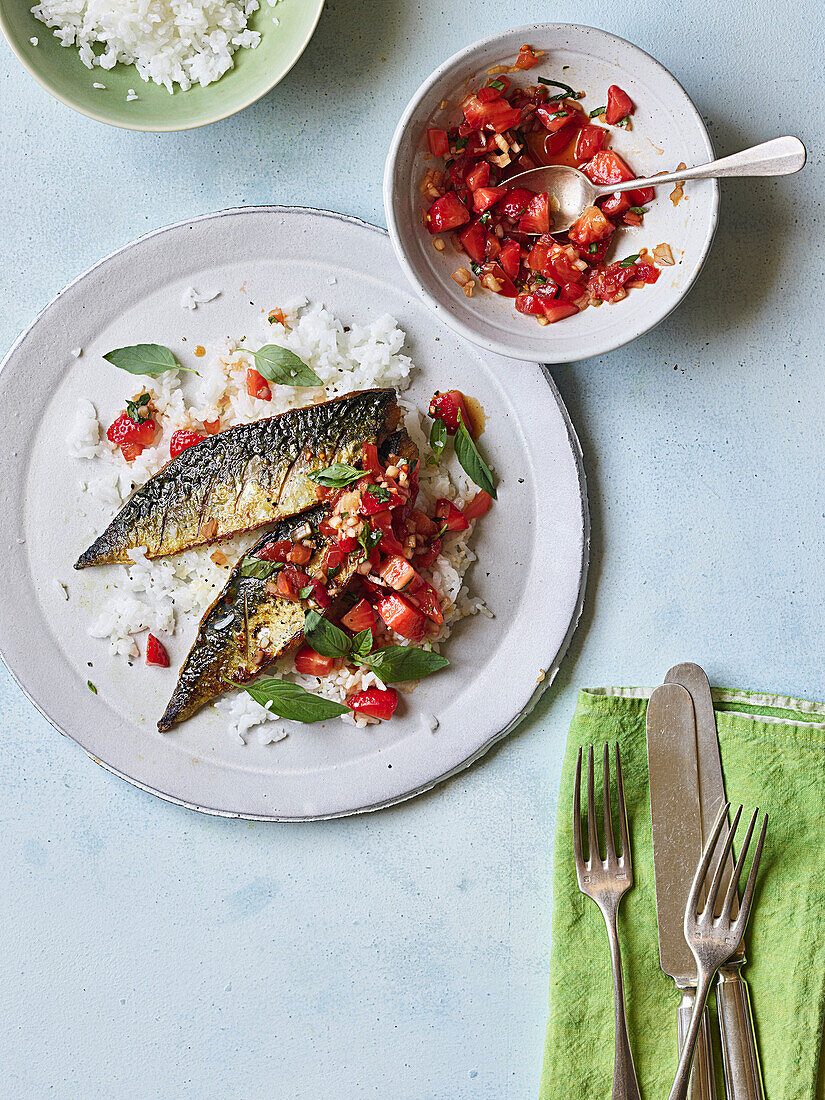 Makrele mit Erdbeer-Tomaten-Sambal und Klebreis