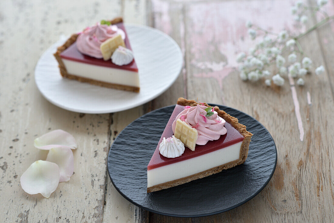 Vegan raspberry cheesecake tart with fruit icing