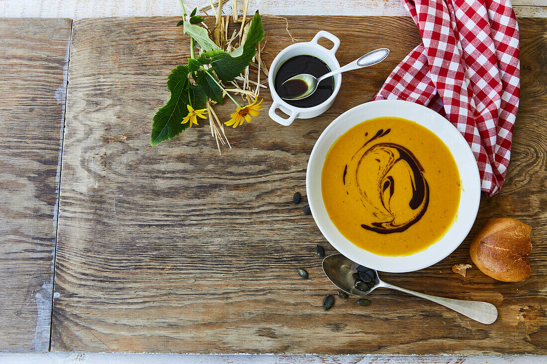 Östereichische Kürbissuppe mit Kürbiskernöl