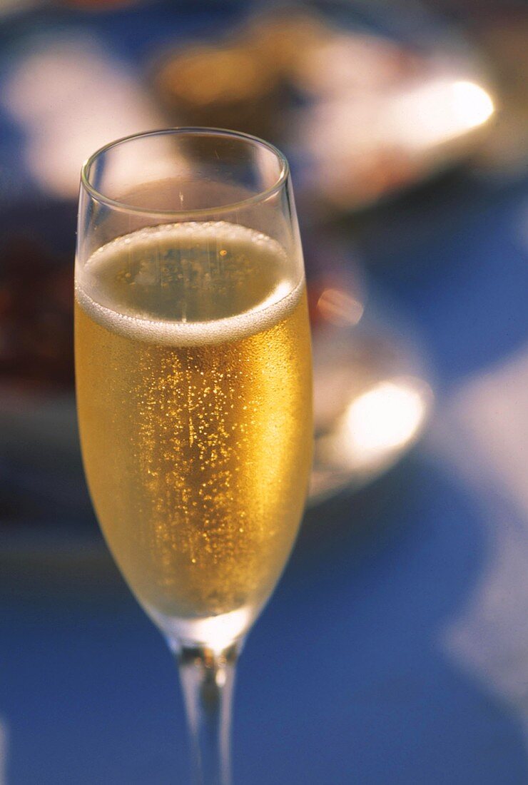 Perlender Champagner in Champagnerflöte