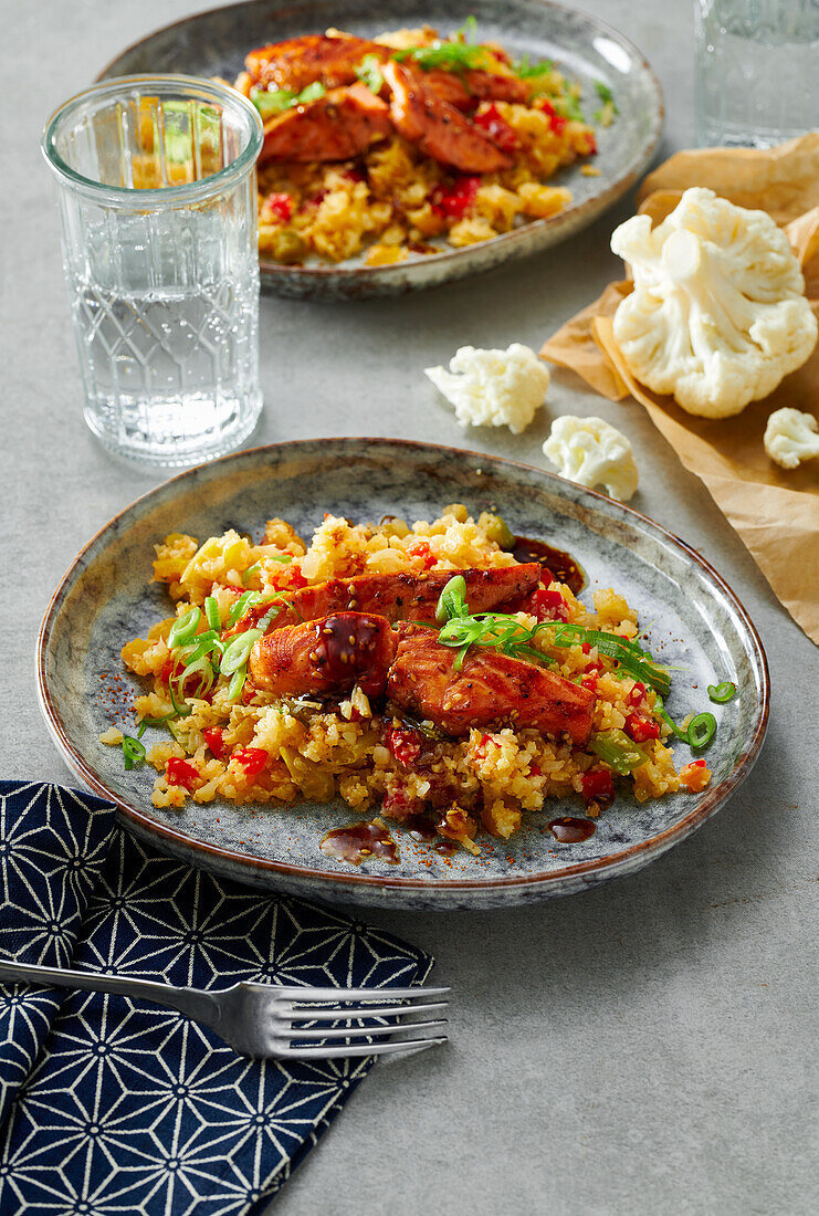 Blumenkohlreis mit Lachsfilet