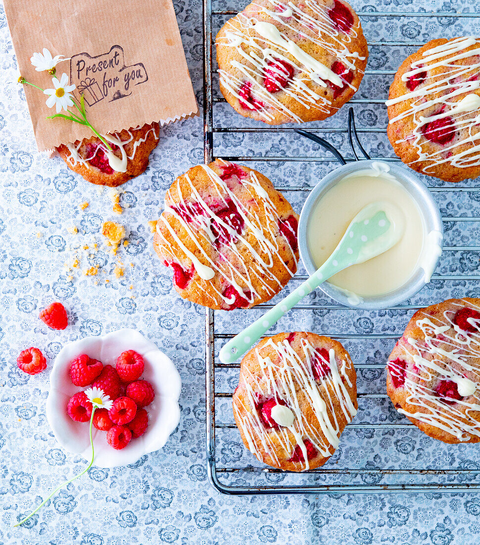 Himbeer-Cookies mit weißer Schokolade