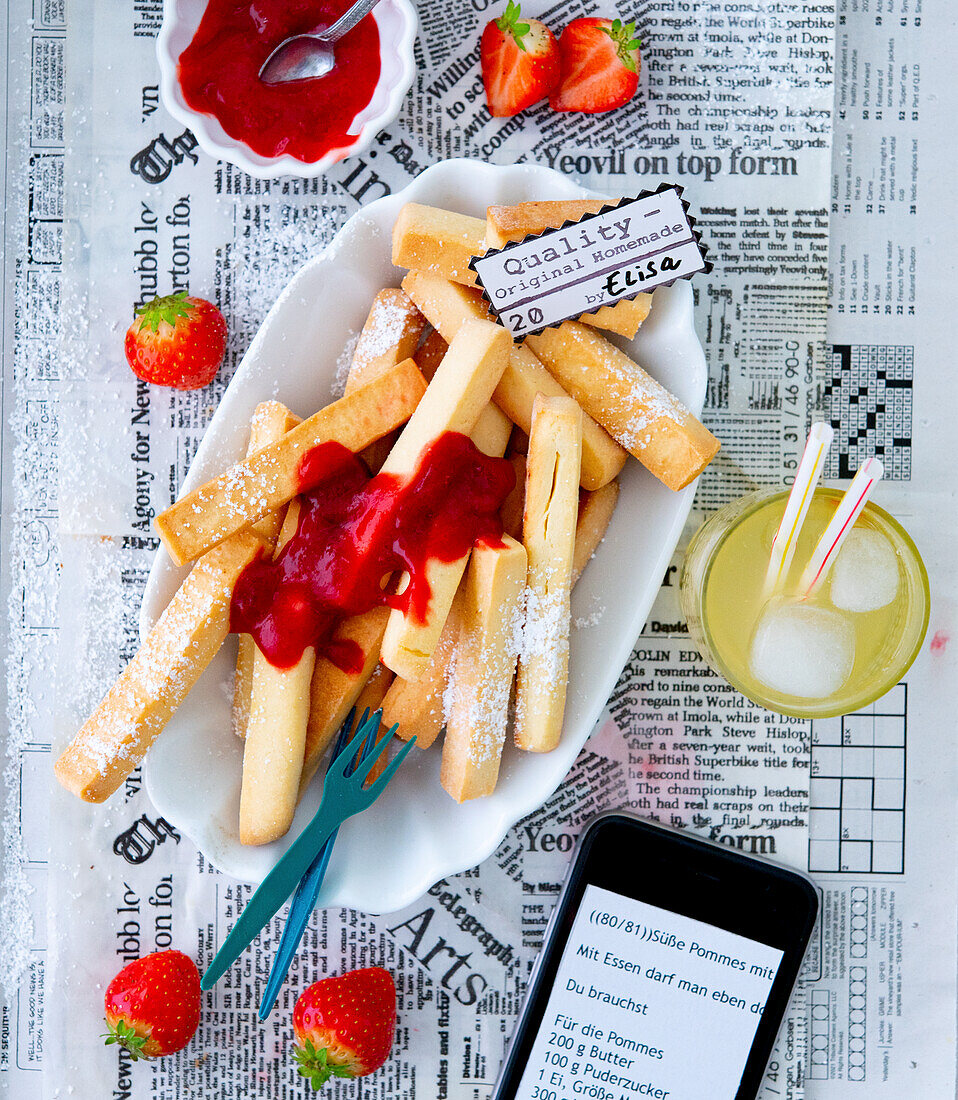 Sweet fries with strawberry sauce