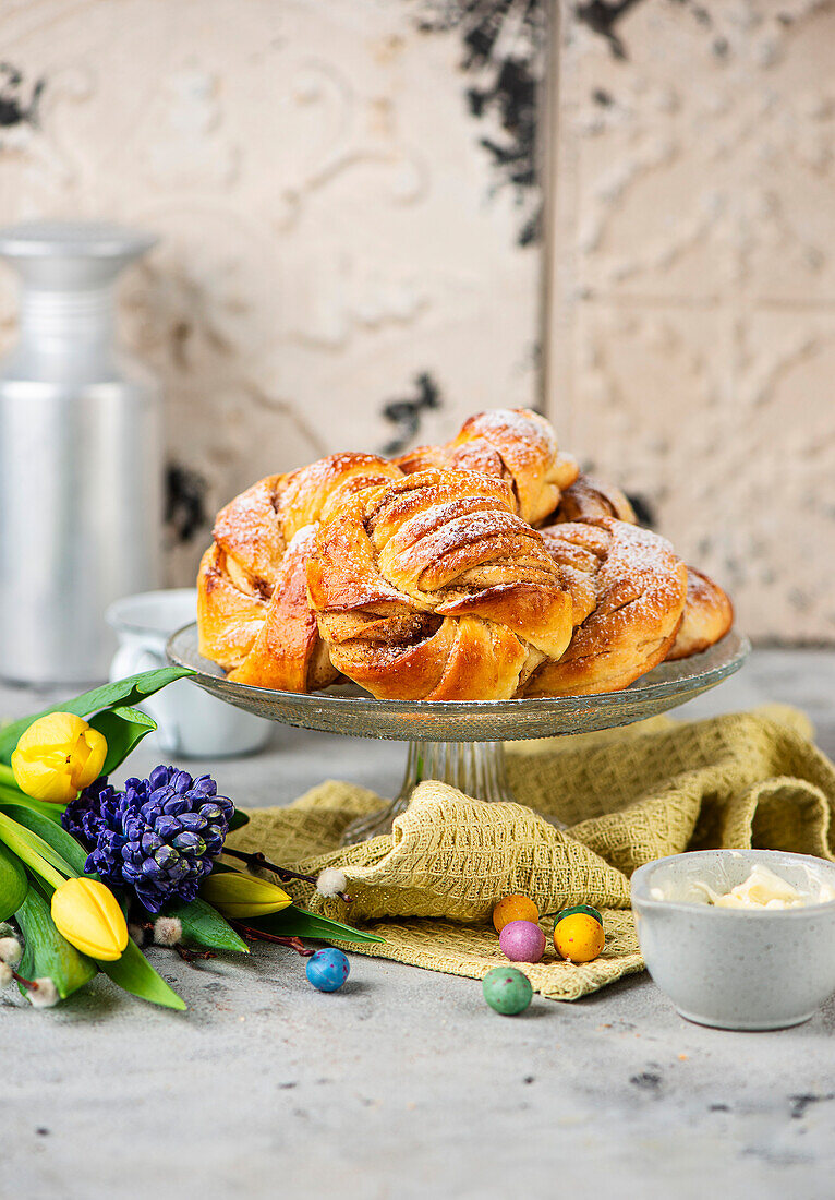 Cinnamon curls for Easter