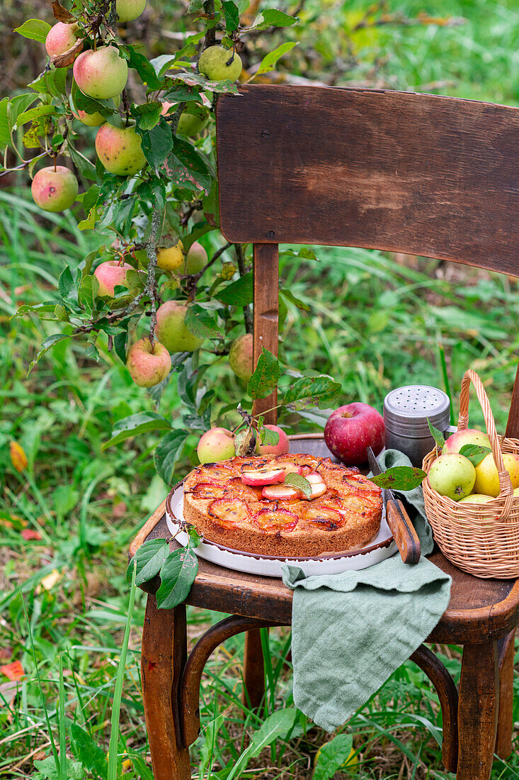 Upside down apple pie