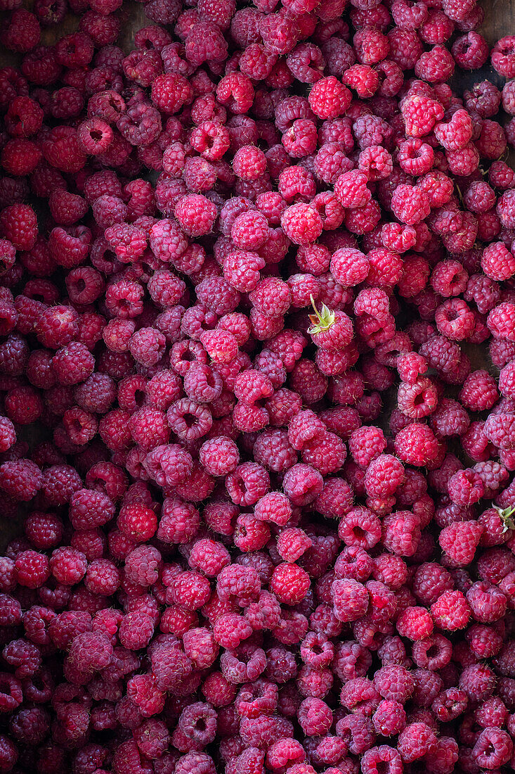 Fresh raspberries, flat