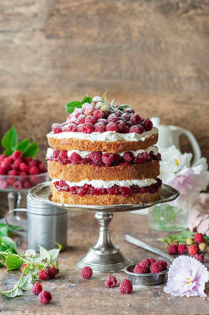 Naked cake with raspberries