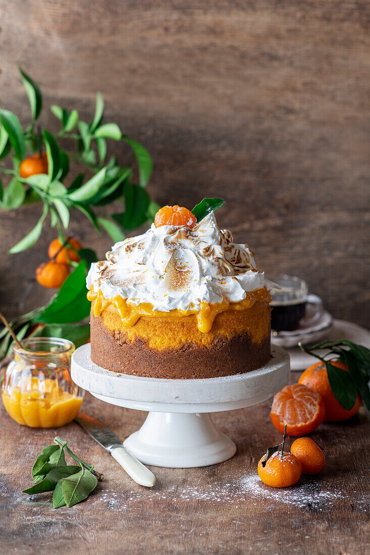 Tangerine cheesecake with meringue topping