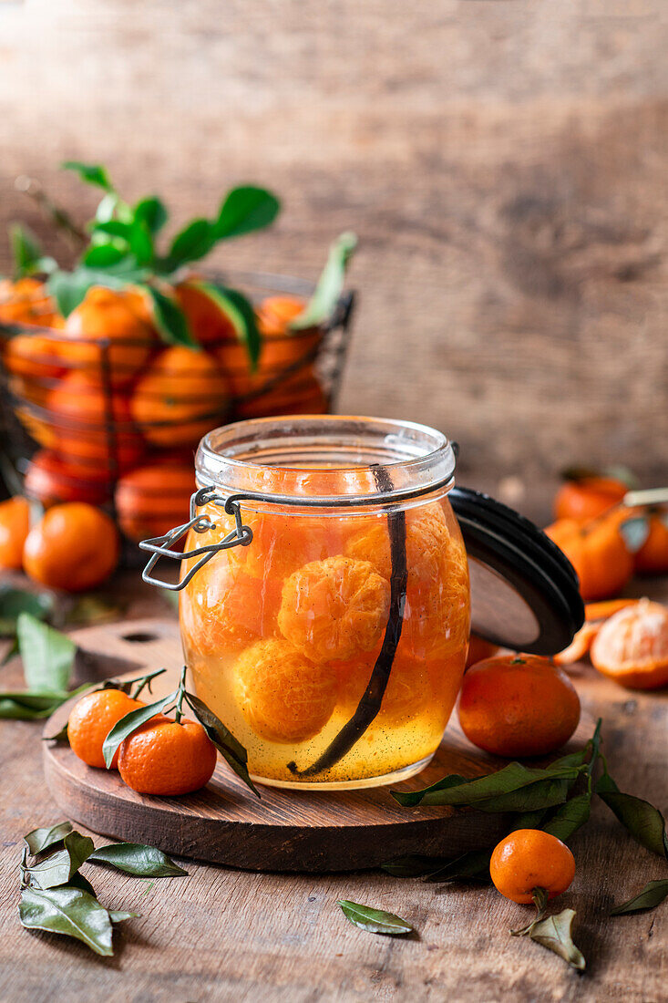 Tangerines in vanilla syrup