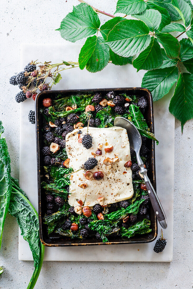 Gebackener Feta mit Brombeeren