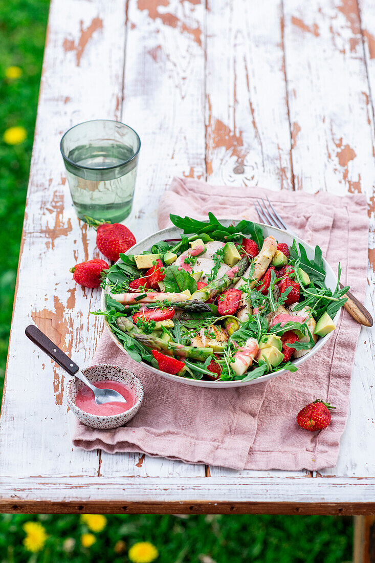 Asparagus and avocado salad