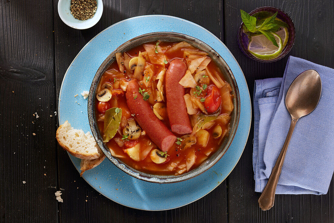 Krautsuppe mi Würstchen