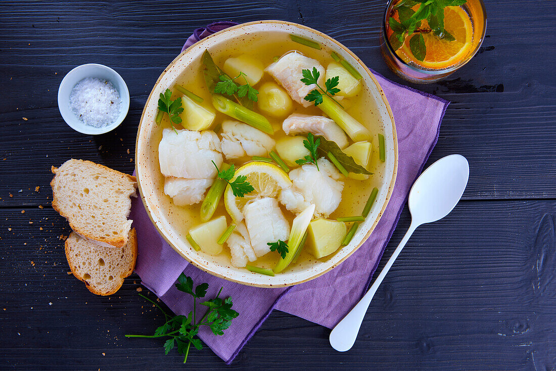 Kabeljausuppe mit Kartoffeln