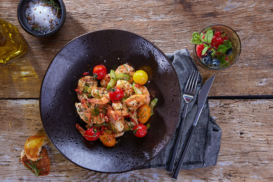 Prawns with cocktail tomatoes