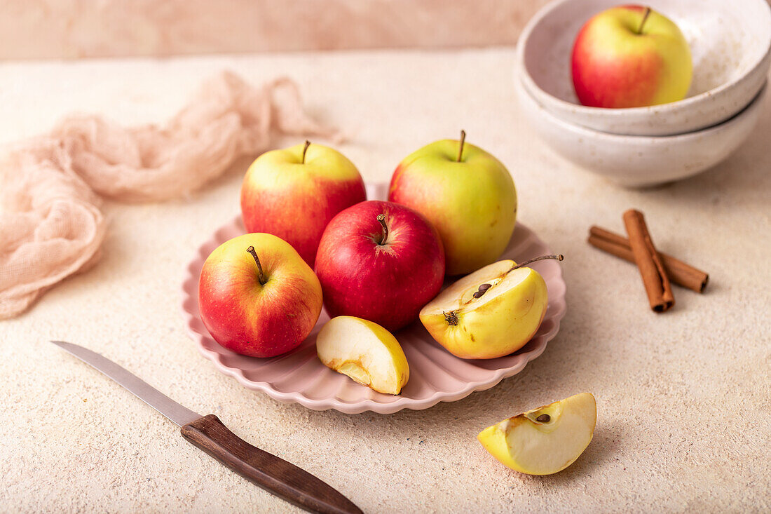 Apples, whole and sliced