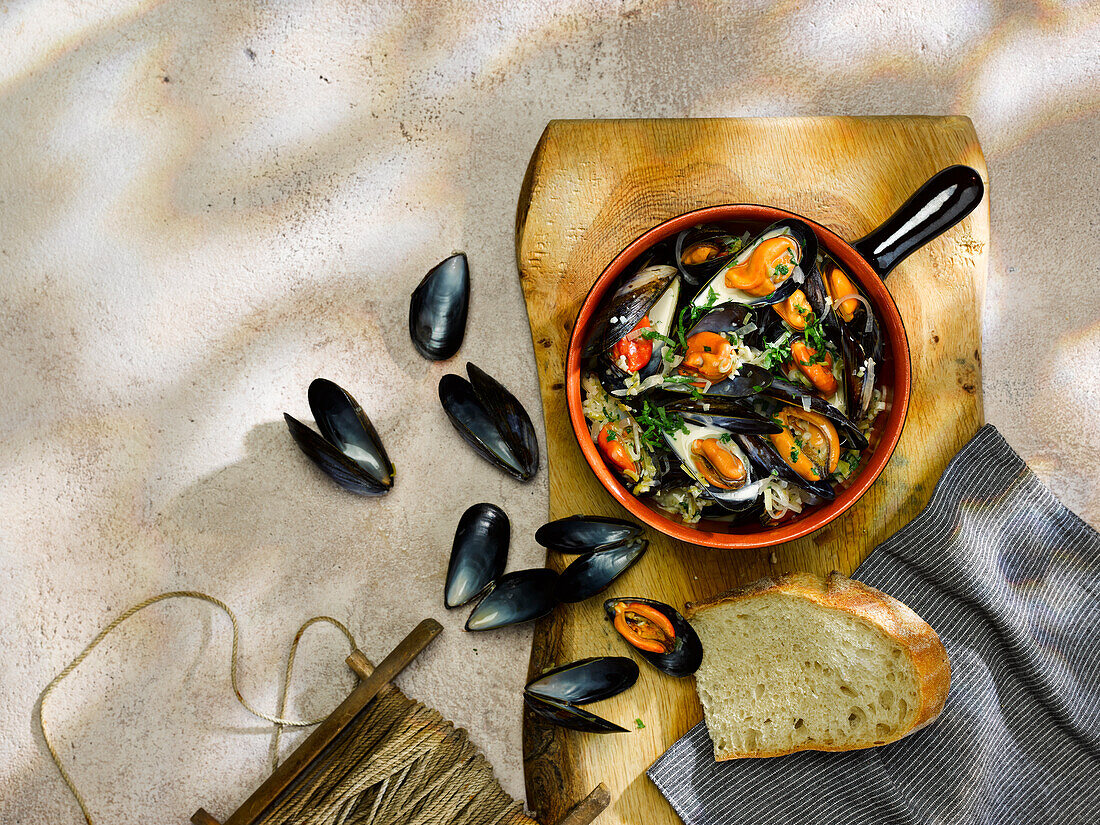 Moules Marinieres (Mussels in white wine, France)