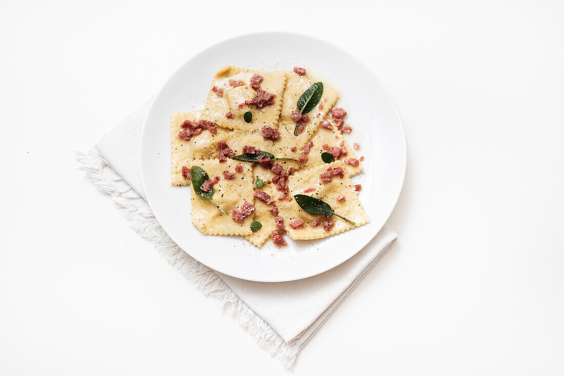 Ravioli gefüllt mit Cotechino