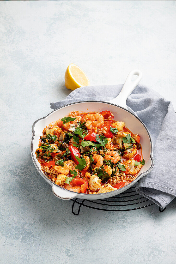 Vegetable pan with oats and shrimp