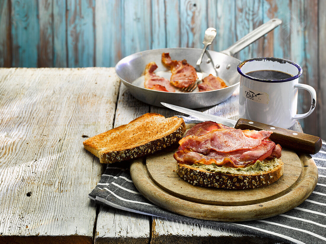 Bacon Butty (Sandwich mit Welsh Bacon und Algenbutter, Schottland)